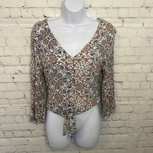 Beautiful Floral Cropped Bell-sleeve Blouse with Buttons and Tie Front Size S